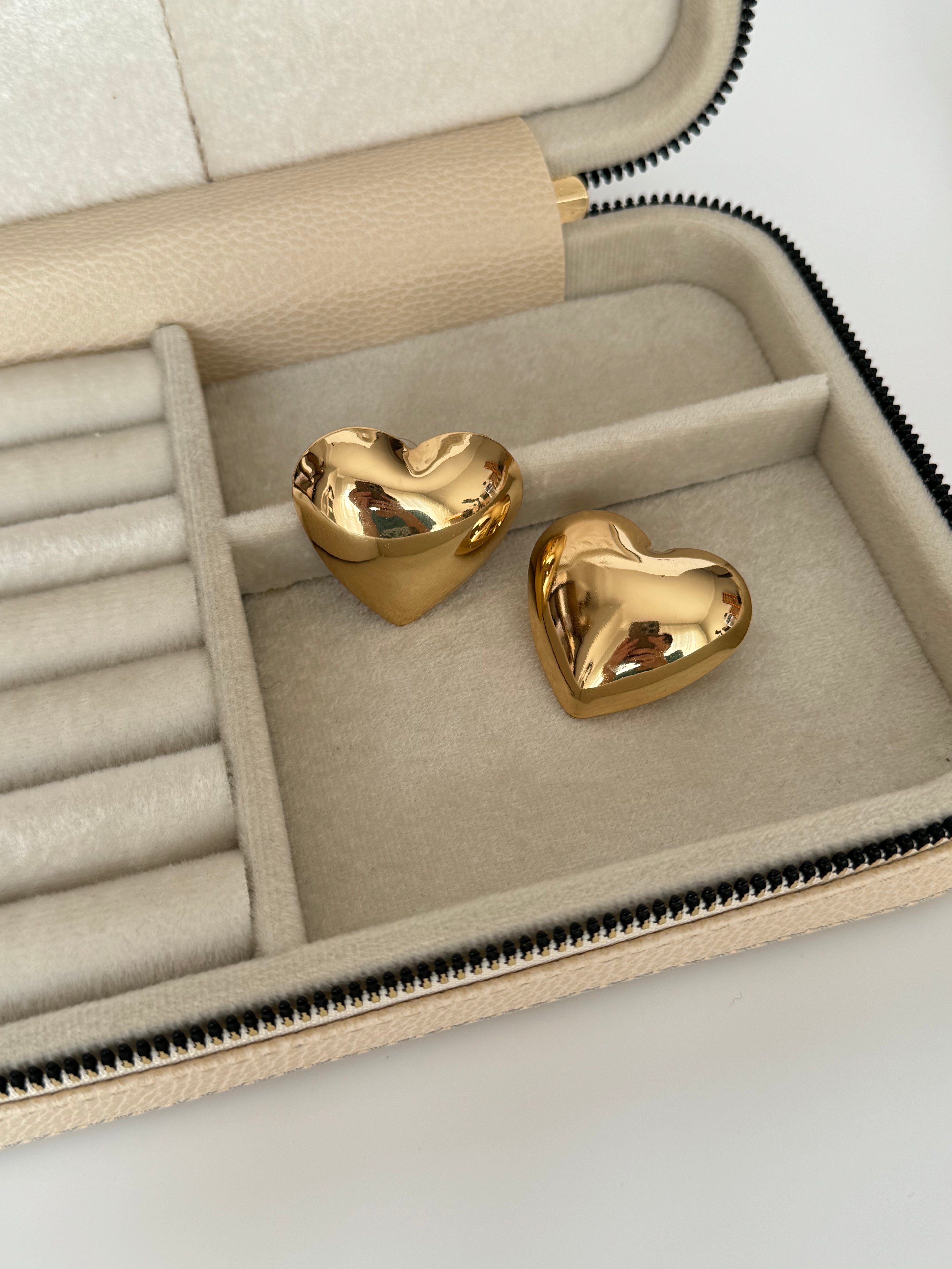 İTHAL KALP DETAYLI GOLD KÜPE