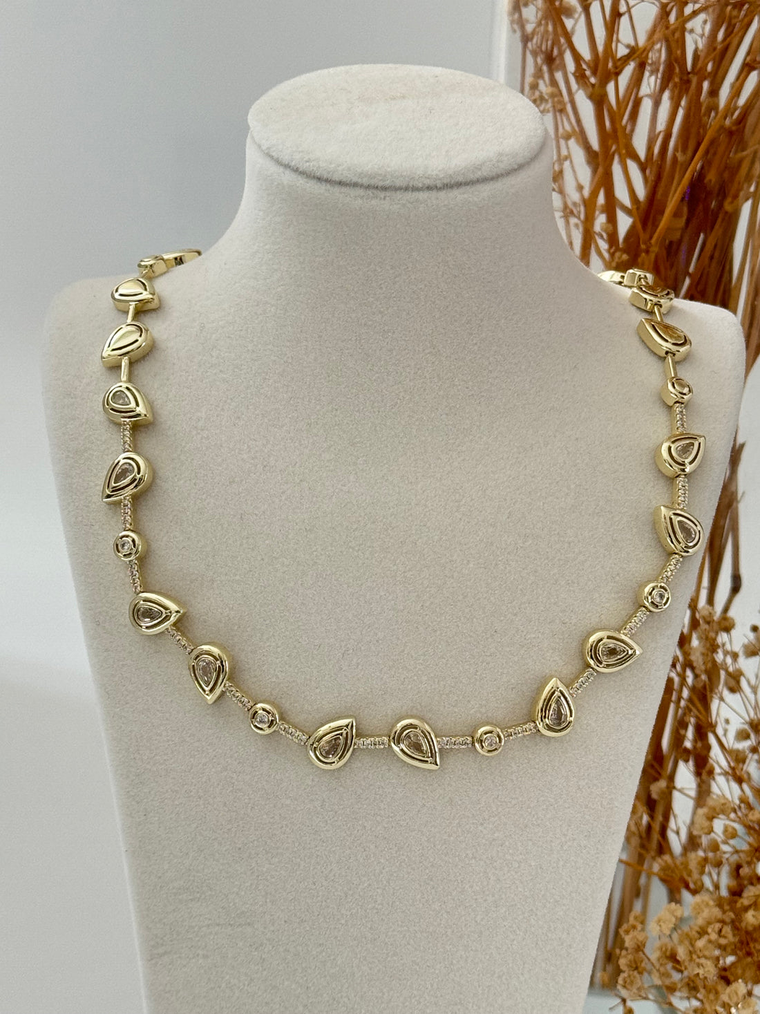 İTHAL BAGET TAŞLI SERENAY LEYLA MODEL GOLD KOLYE