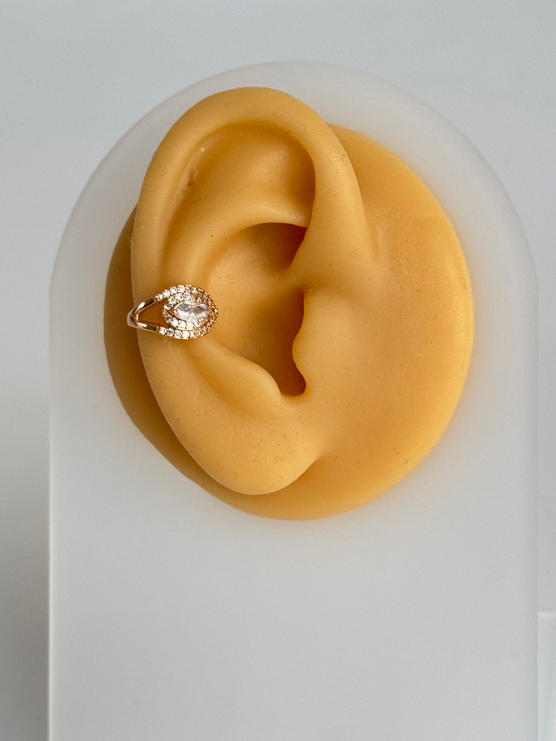 İTHAL TAŞ DETAYLI GOLD KIKIRDAK KÜPE EARCUFF
