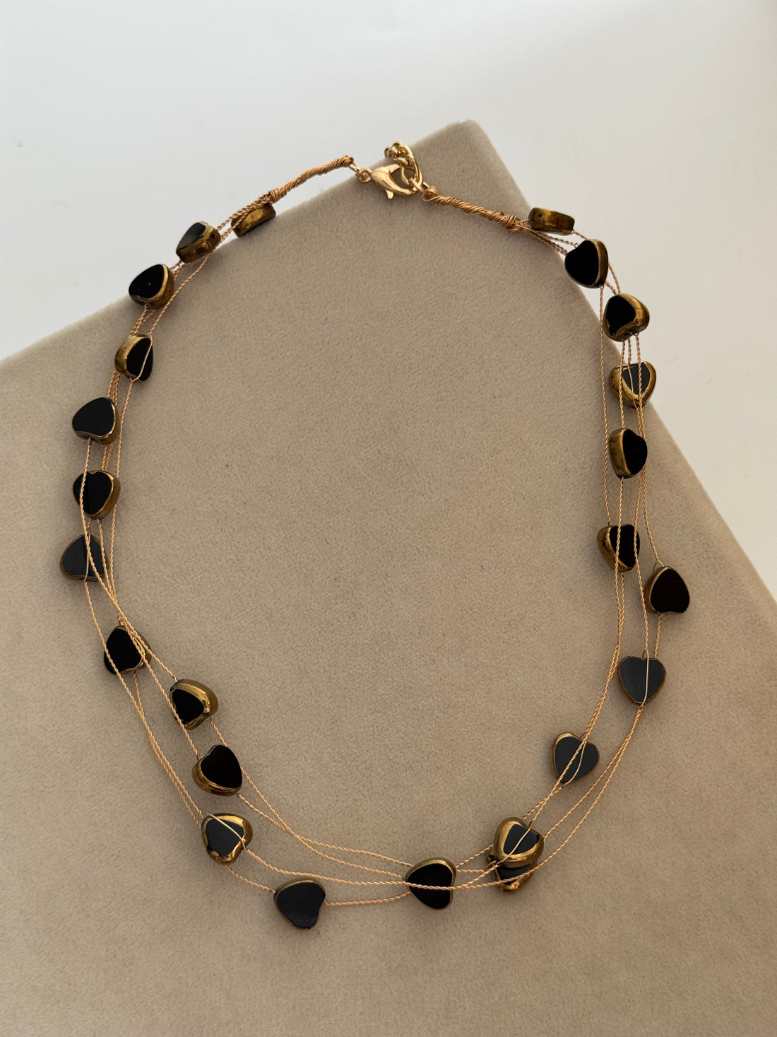 VARA SİYAH KALP TAŞLI GOLD KOLYE