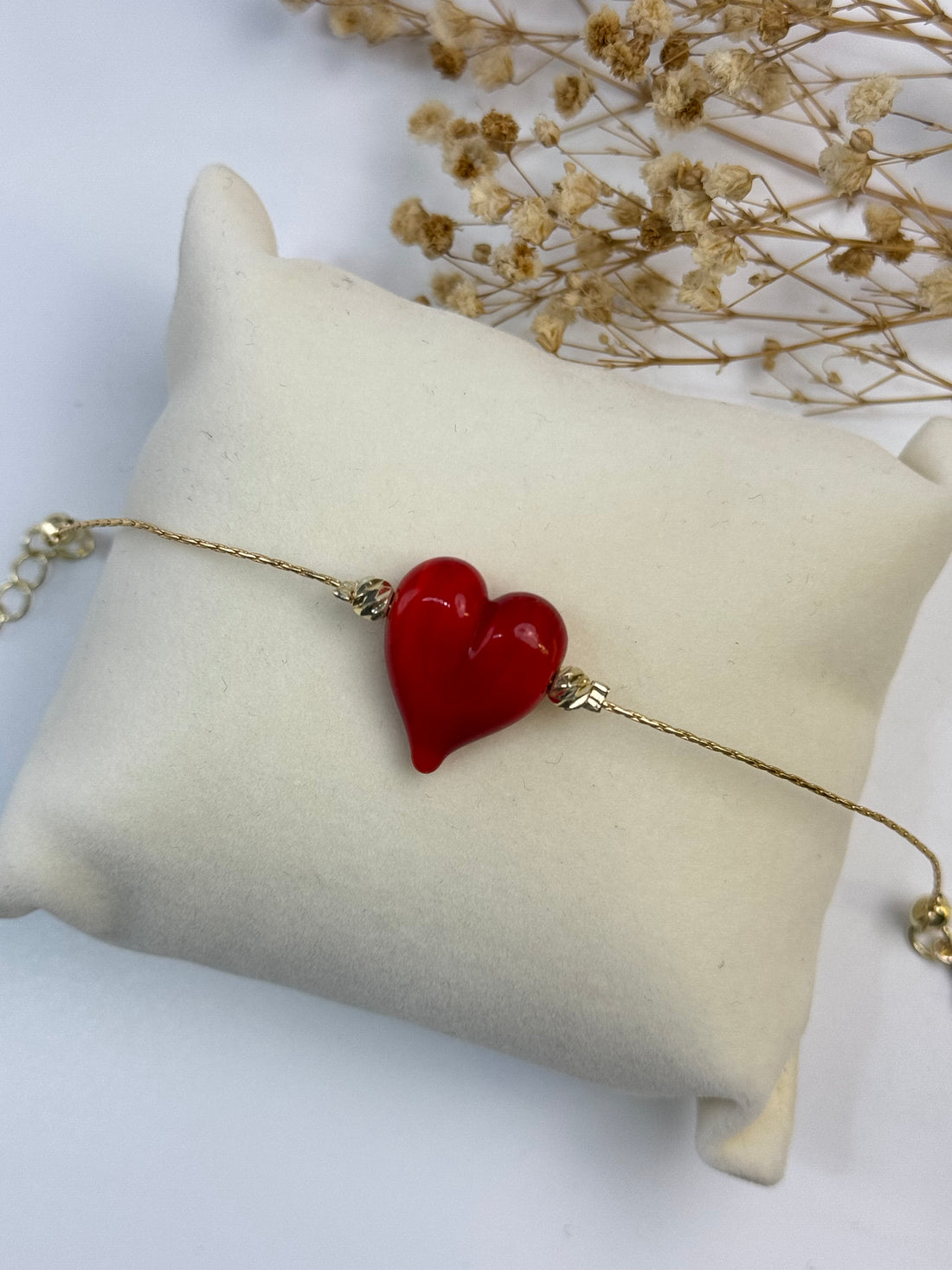 İTHAL KIRMIZI KALP CAM BONCUK DETAYLI BİLEKLİK