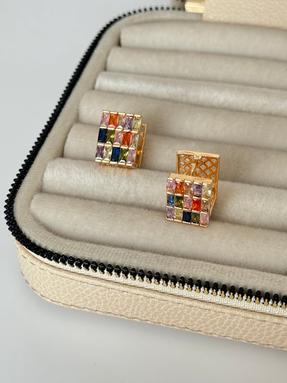 İTHAL RENKLİ TAŞLI GOLD KÜP KÜPE