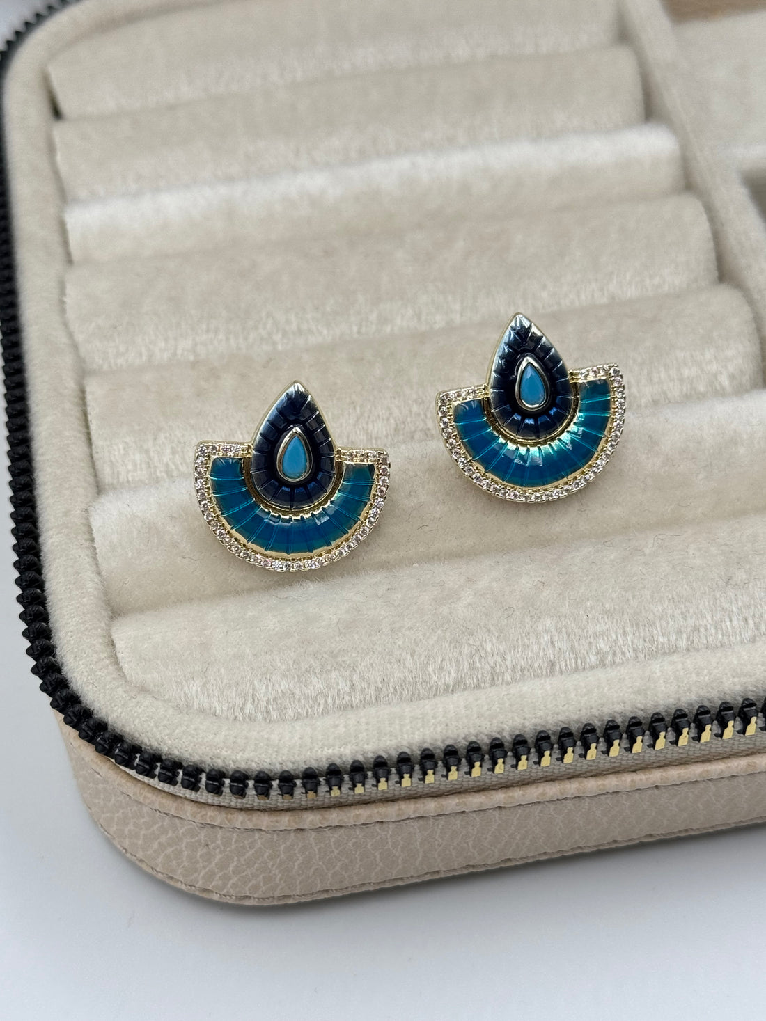 İTHAL MAVİ BONCUKLU KÜPE