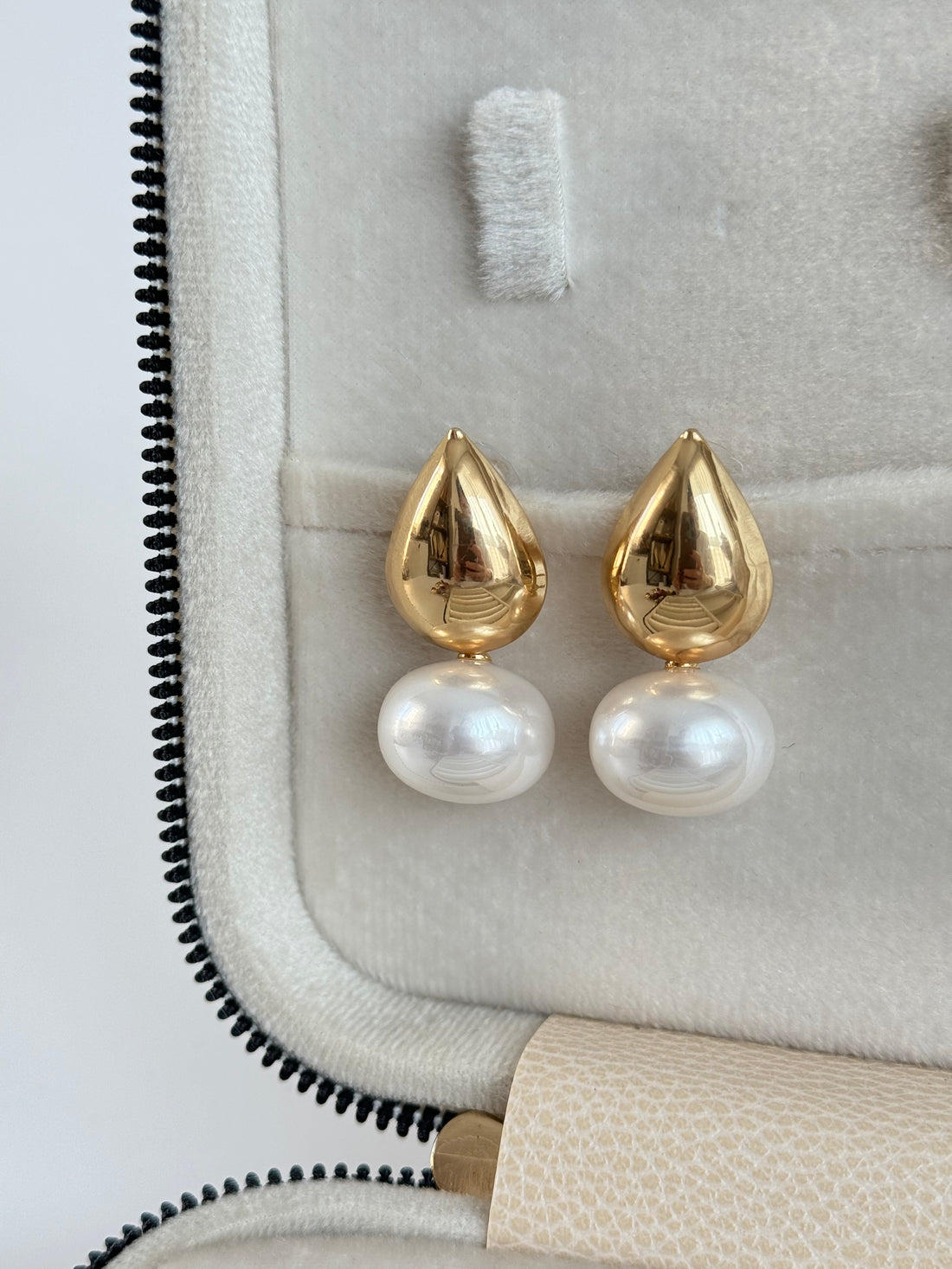 İTHAL İNCİ DETAYLI GOLD KÜPE