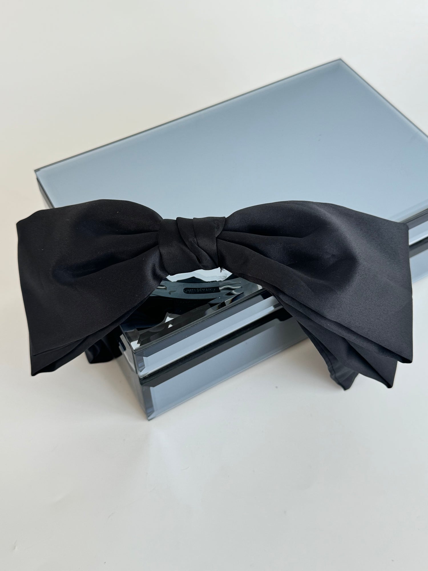 İTHAL SİYAH FİYONKLU KUMAŞ TOKA