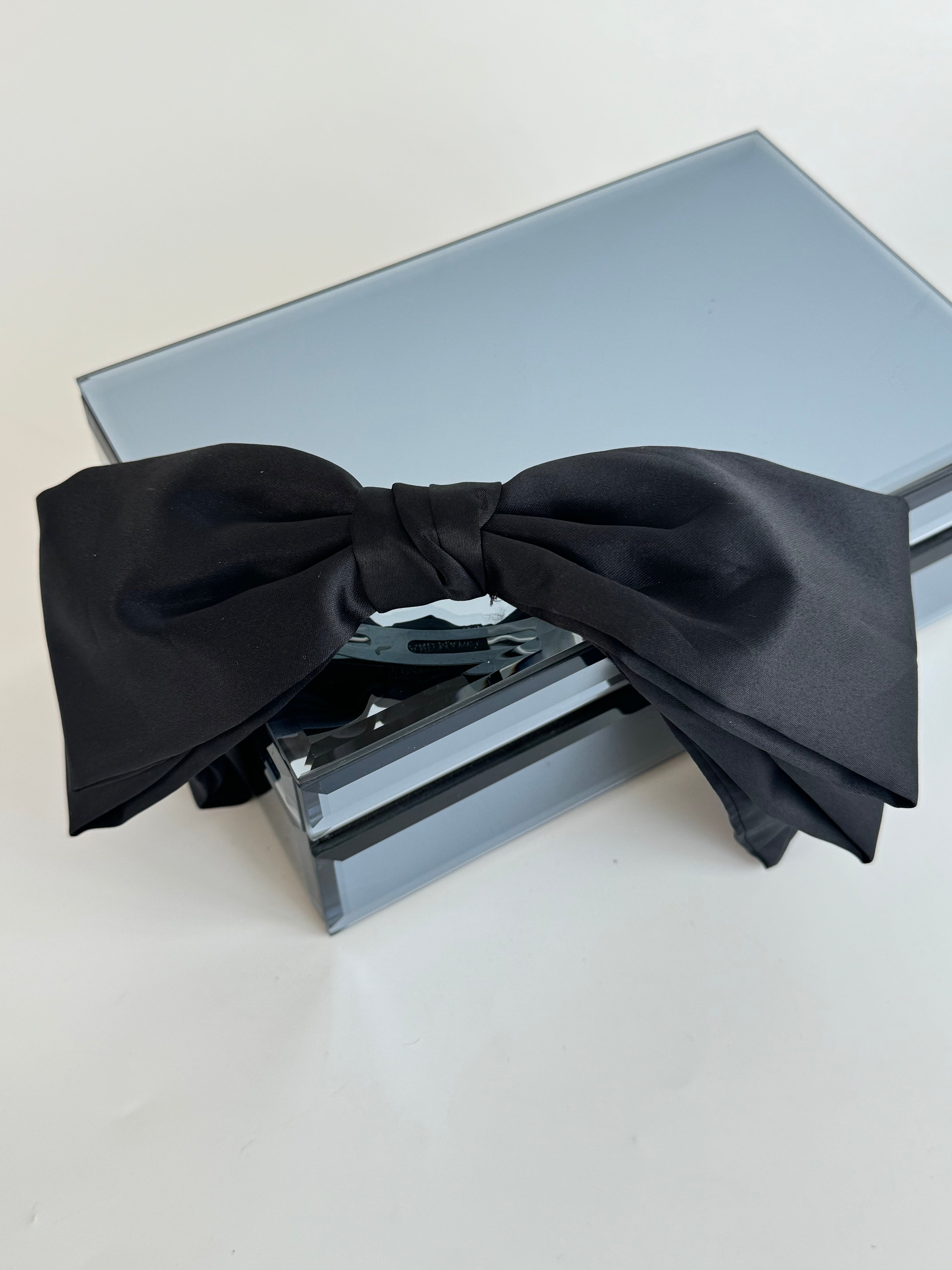 İTHAL SİYAH FİYONKLU KUMAŞ TOKA