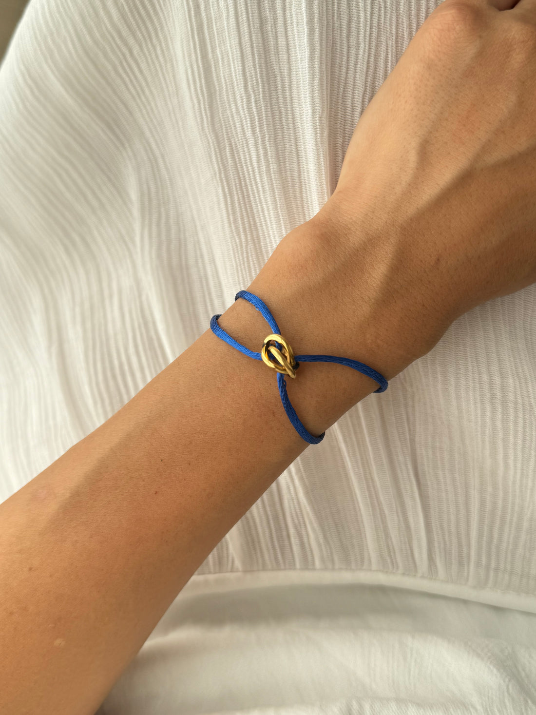 İTHAL MARKA MODEL MAVİ İPLİ AYARLANABİLİR BİLEKLİK