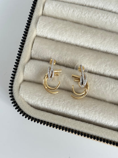 İTHAL TAŞ DETAYLI GOLD KÜPE