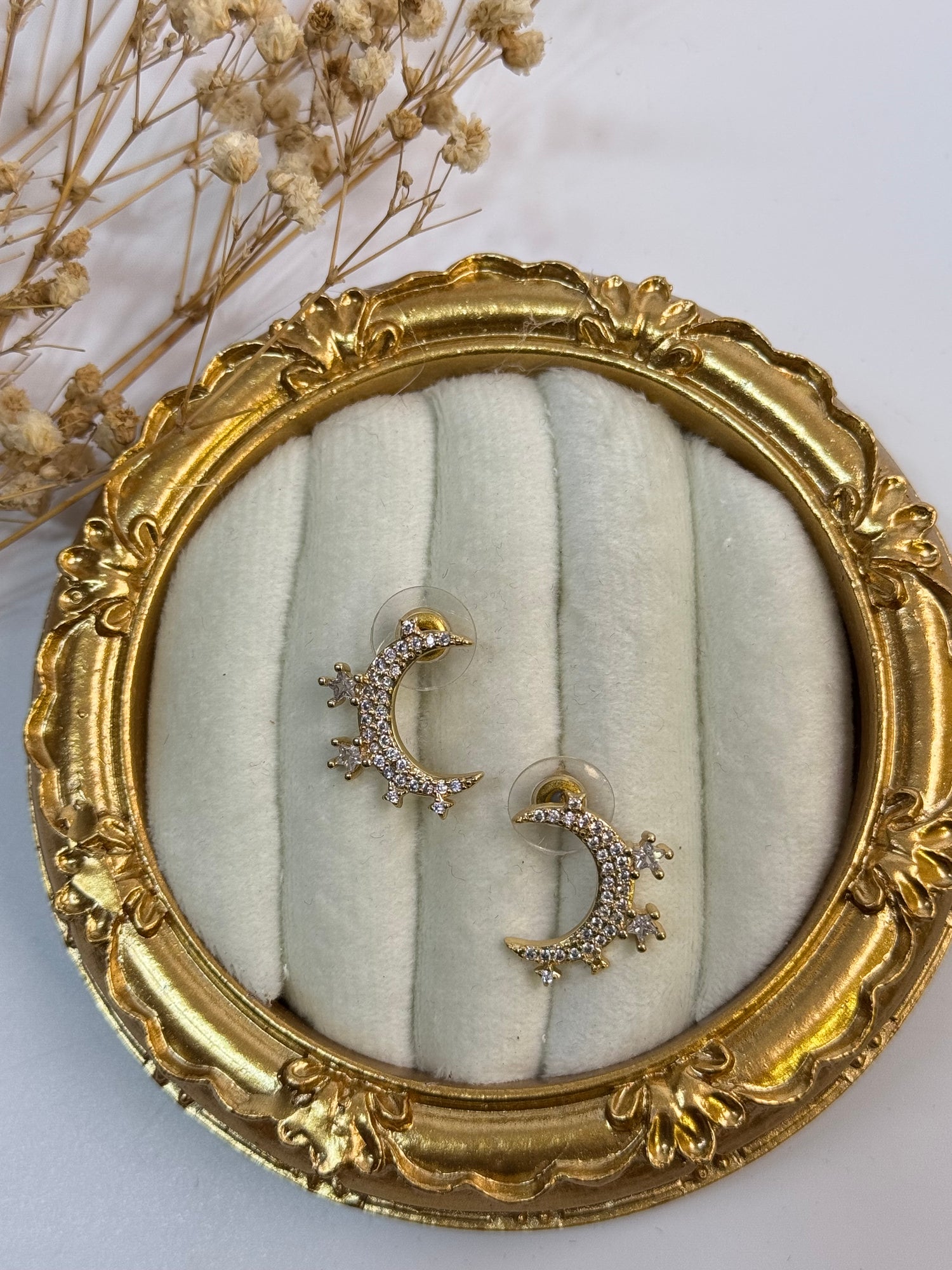 İTHAL AY DETAYLI MİNİMAL GOLD KÜPE