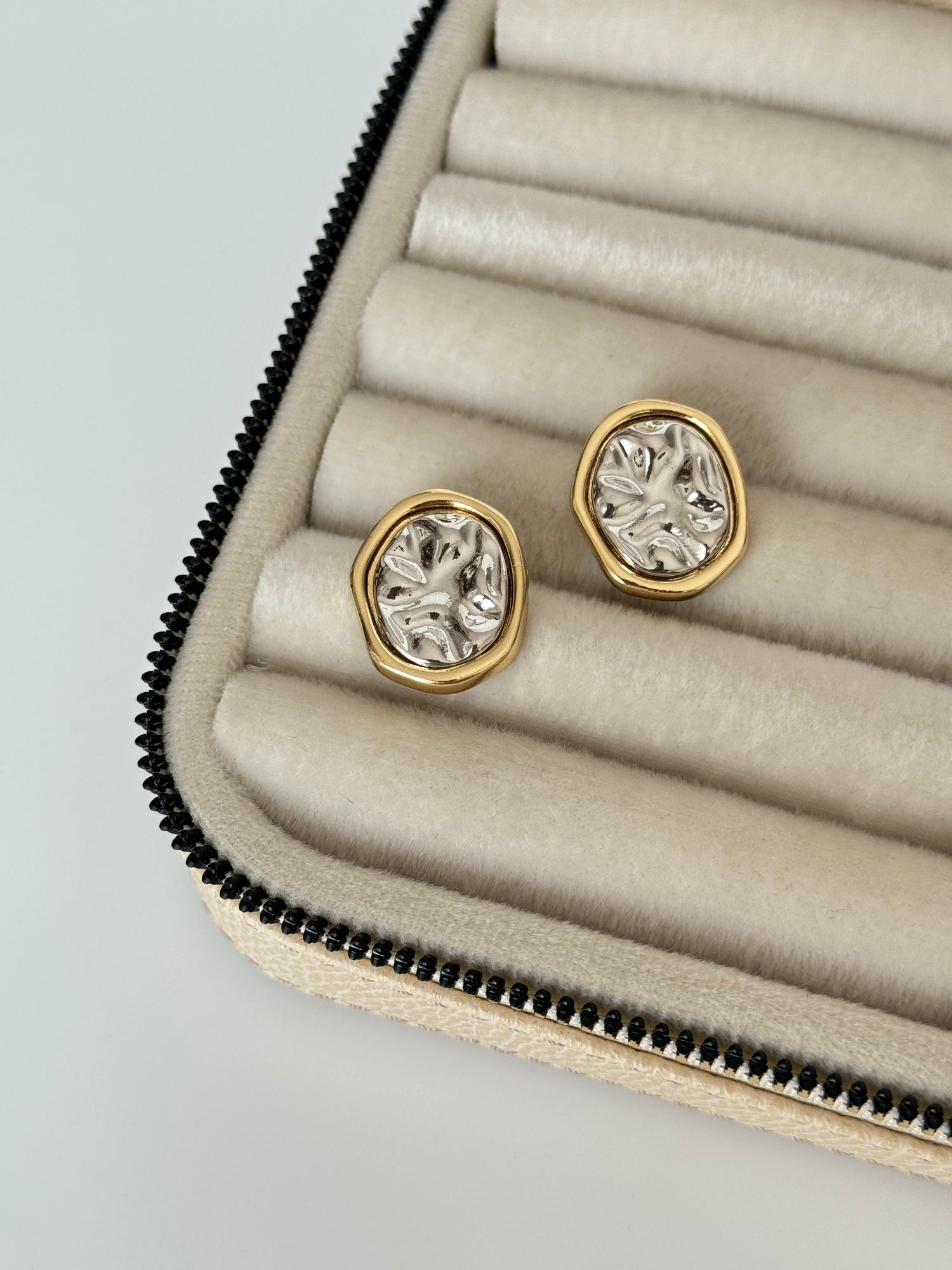 İTHAL OVAL DESENLİ GOLD-SİLVER KÜPE