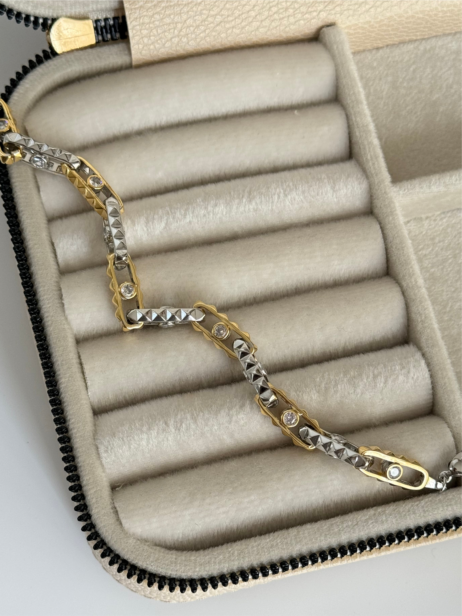 İTHAL TAŞ DETAYLI ÇİFT RENK ZİNCİR BİLEKLİK