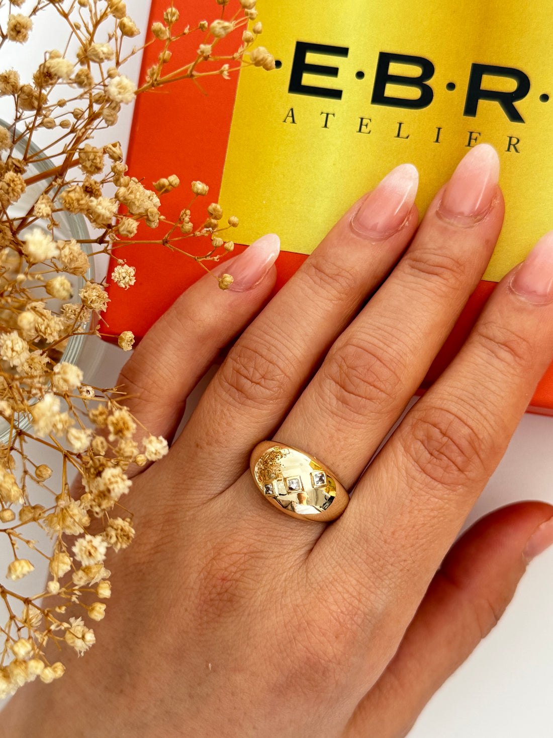 VEX ÜÇGEN TAŞ DETAYLI GOLD AYARLANABİLİR YÜZÜK