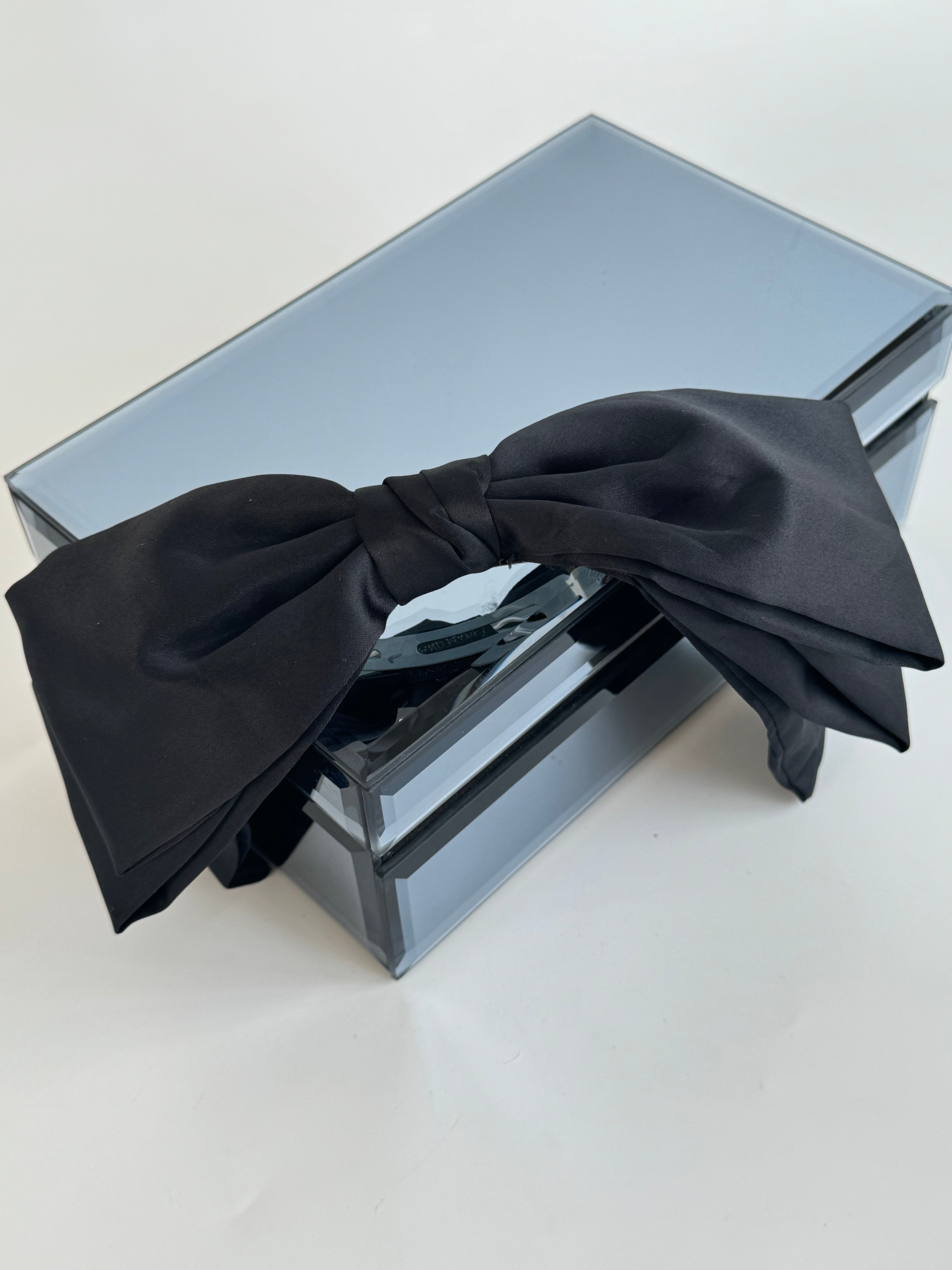 İTHAL SİYAH FİYONKLU KUMAŞ TOKA