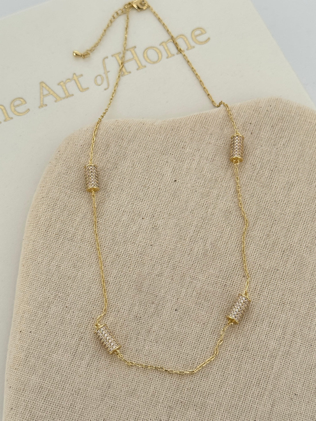 MOİRA SİLİNDİR DETAYLI GOLD KOLYE