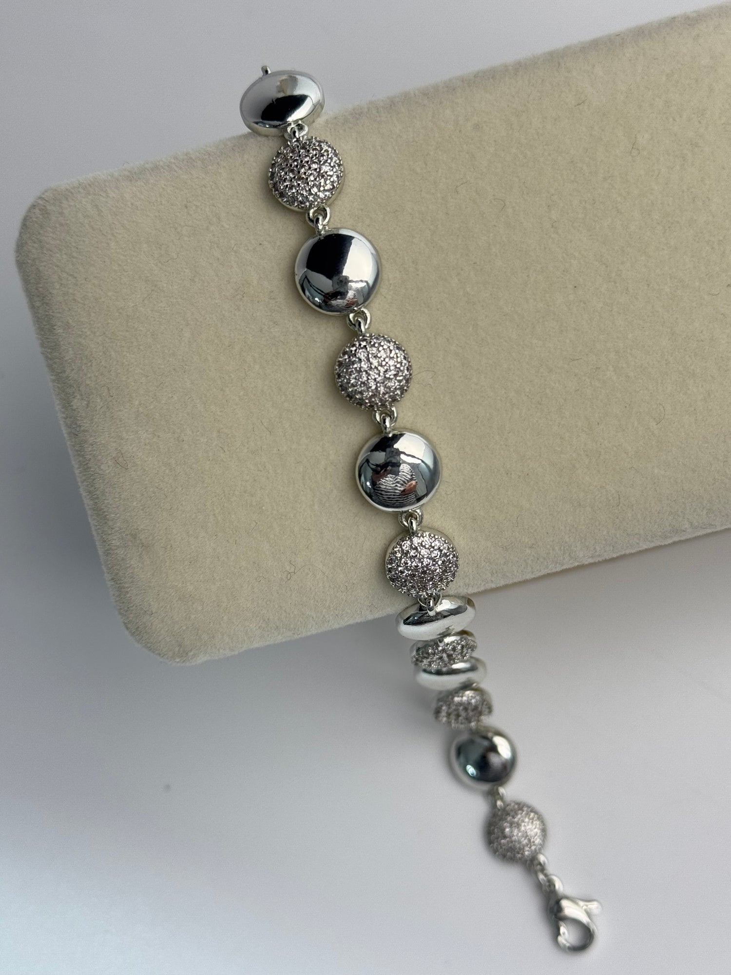 İTHAL OVAL TAŞ DETAYLI SİLVER BİLEKLİK