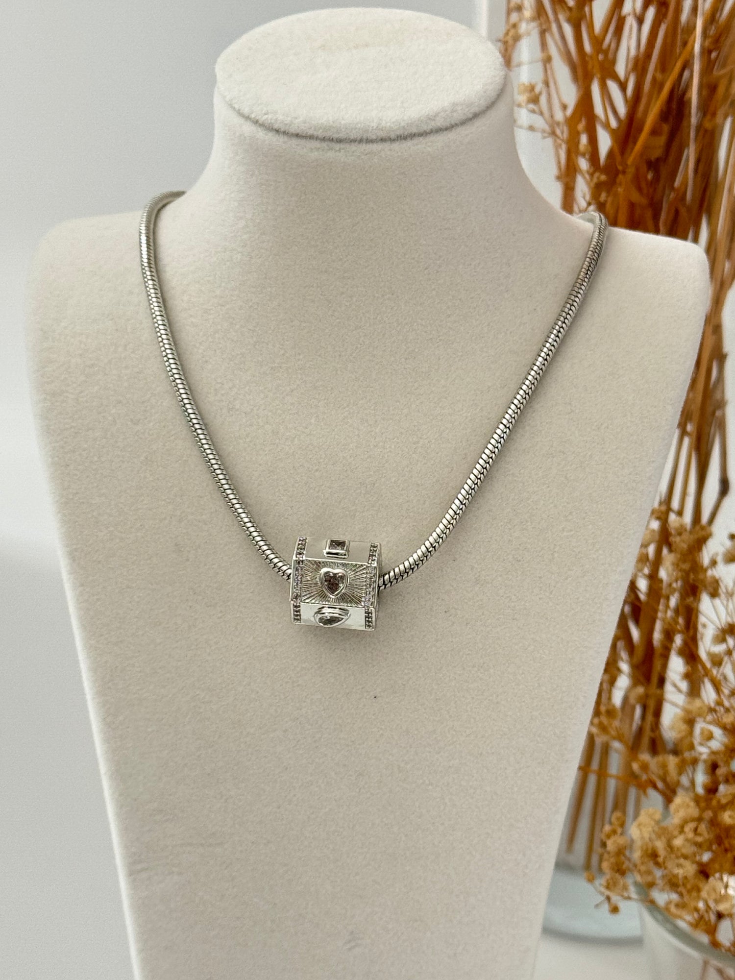 İTHAL DETAYLI SİLVER KOLYE