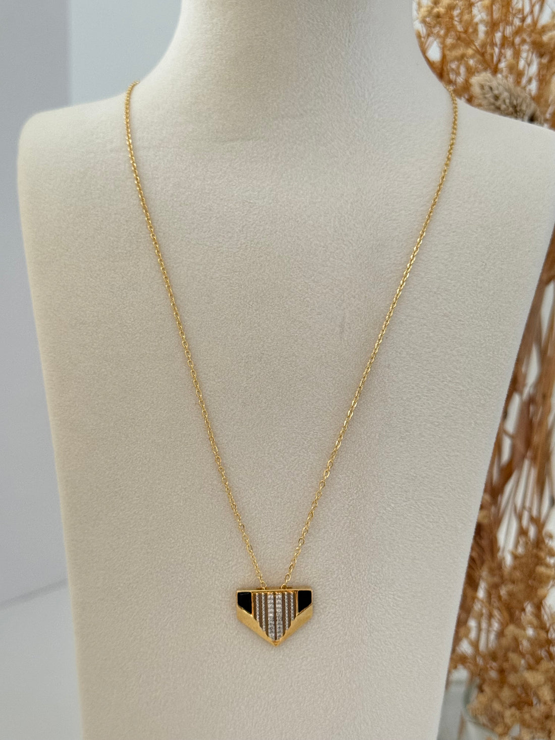 İTHAL SİYAH MİNELİ UZUN GOLD KOLYE