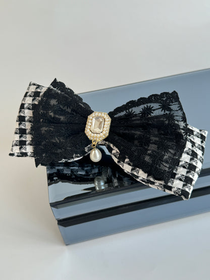 İTHAL  DANTEL KUMAŞ DETAYLI SİYAH FİYONKLU TOKA