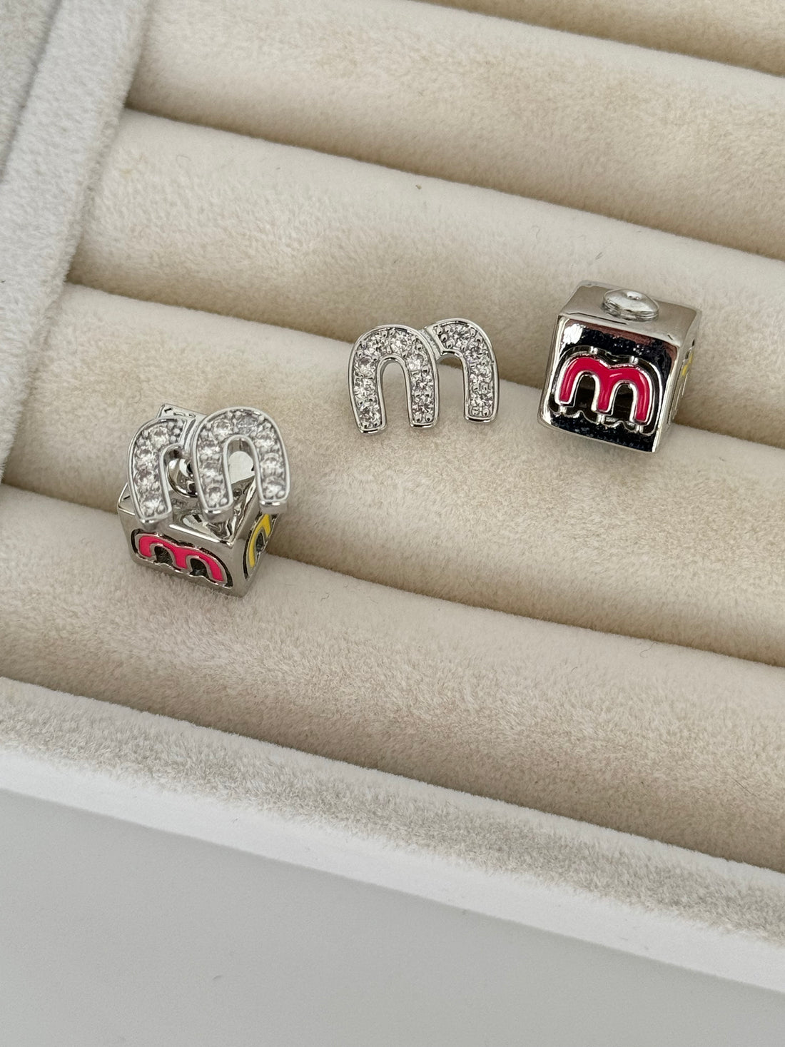 İTHAL KÜP DETAYLI SİLVER MARKA MODEL KÜPE