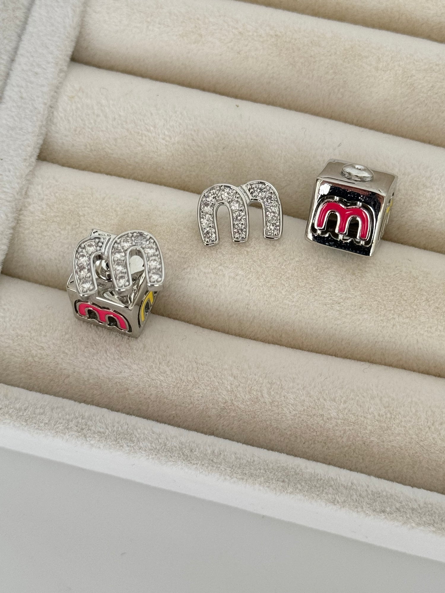 İTHAL KÜP DETAYLI SİLVER MARKA MODEL KÜPE