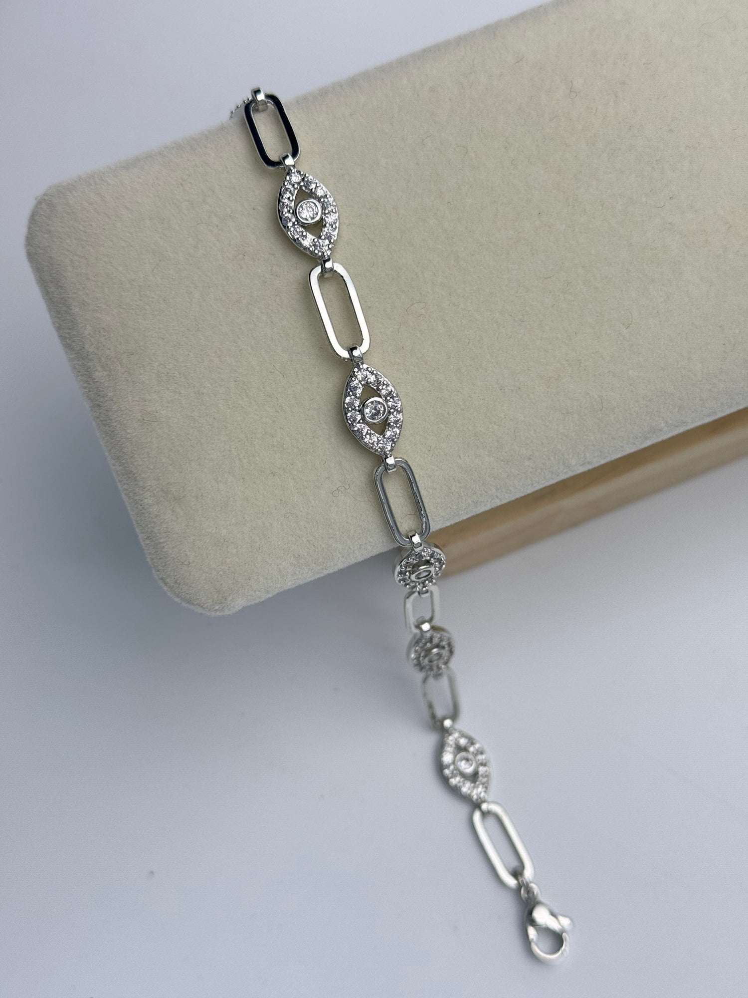 NAVAZ GÖZ DETAYLI SİLVER BİLEKLİK