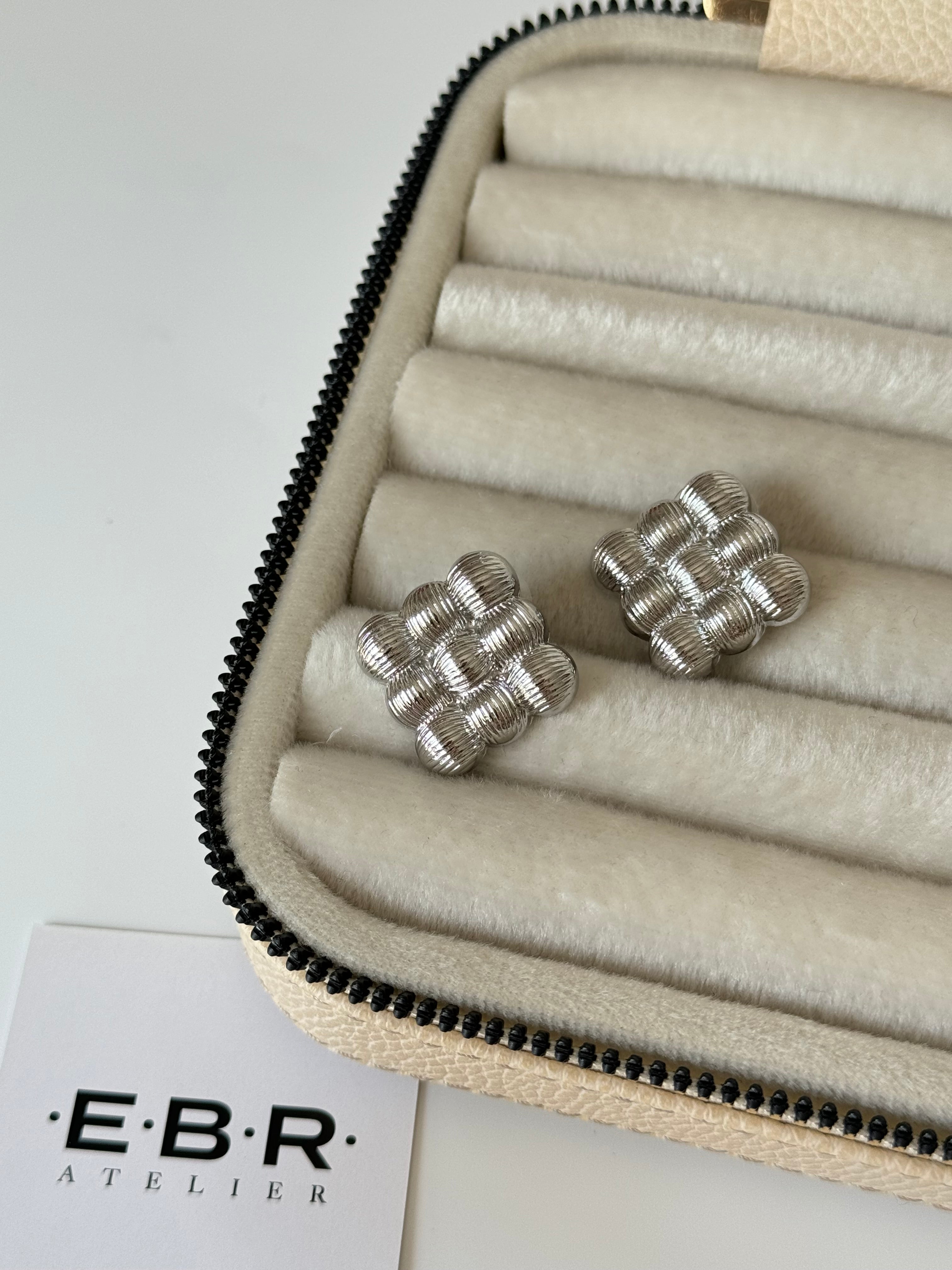 İTHAL KARE SİLVER KÜPE