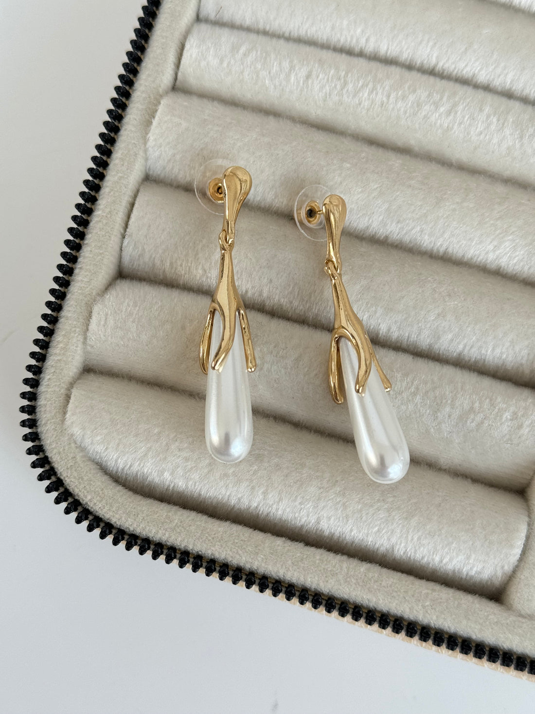 İTHAL İNCİ DETAYLI GOLD KÜPE