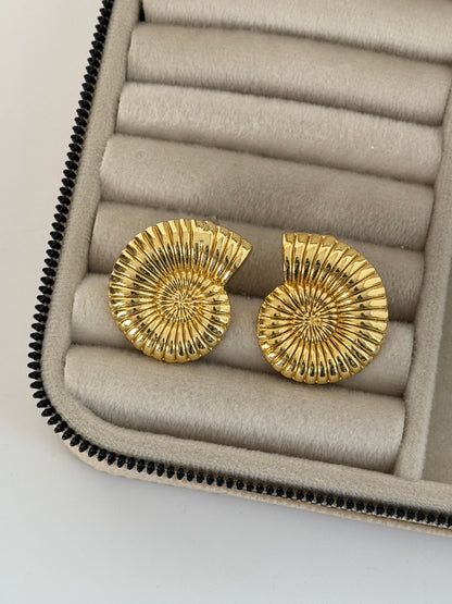 DENİZ KABUĞU MODEL ALTIN KAPLAMA KÜPE