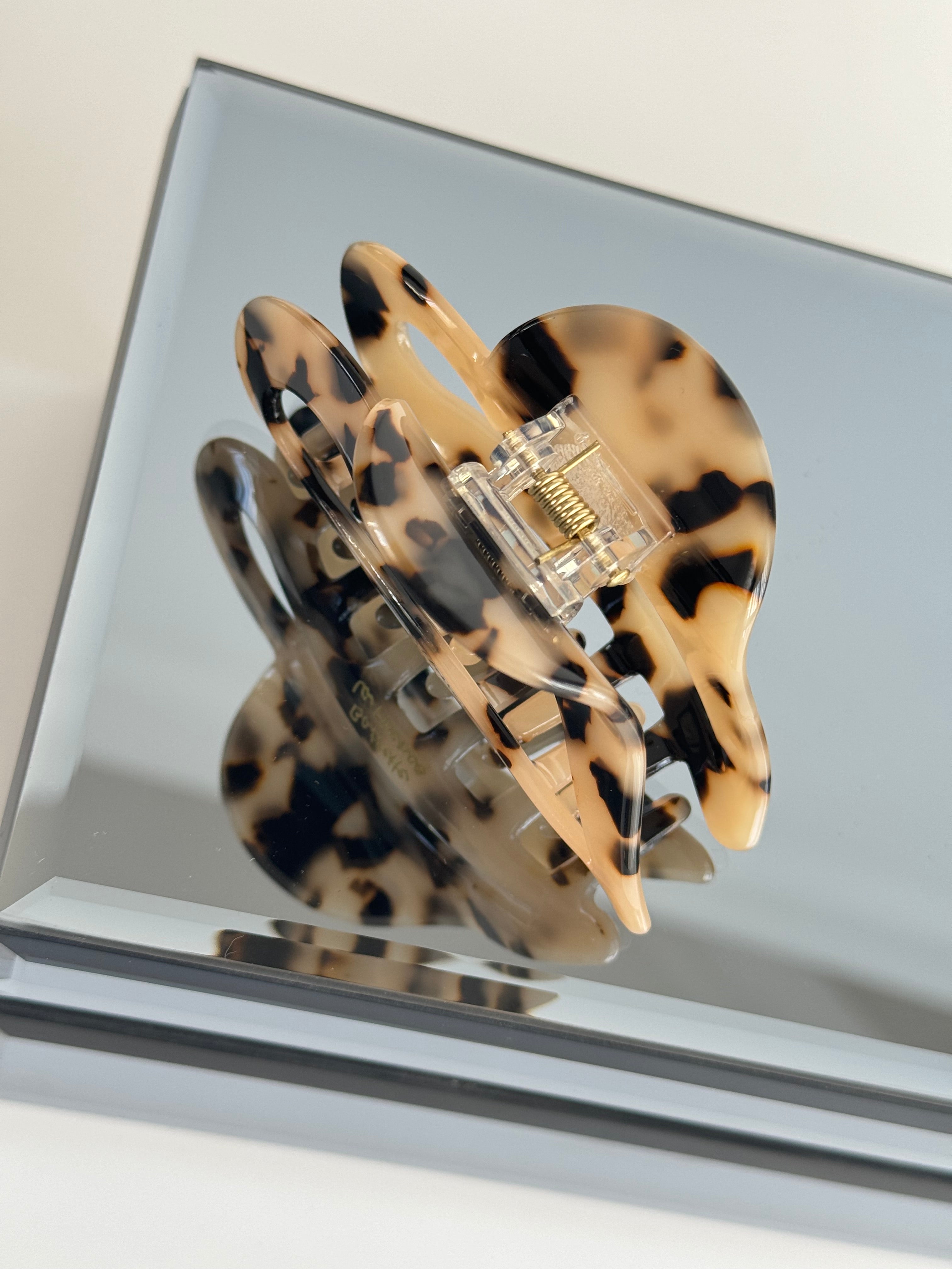 İTHAL KALP DETAYLI LEOPAR KEMİK MANDAL TOKA