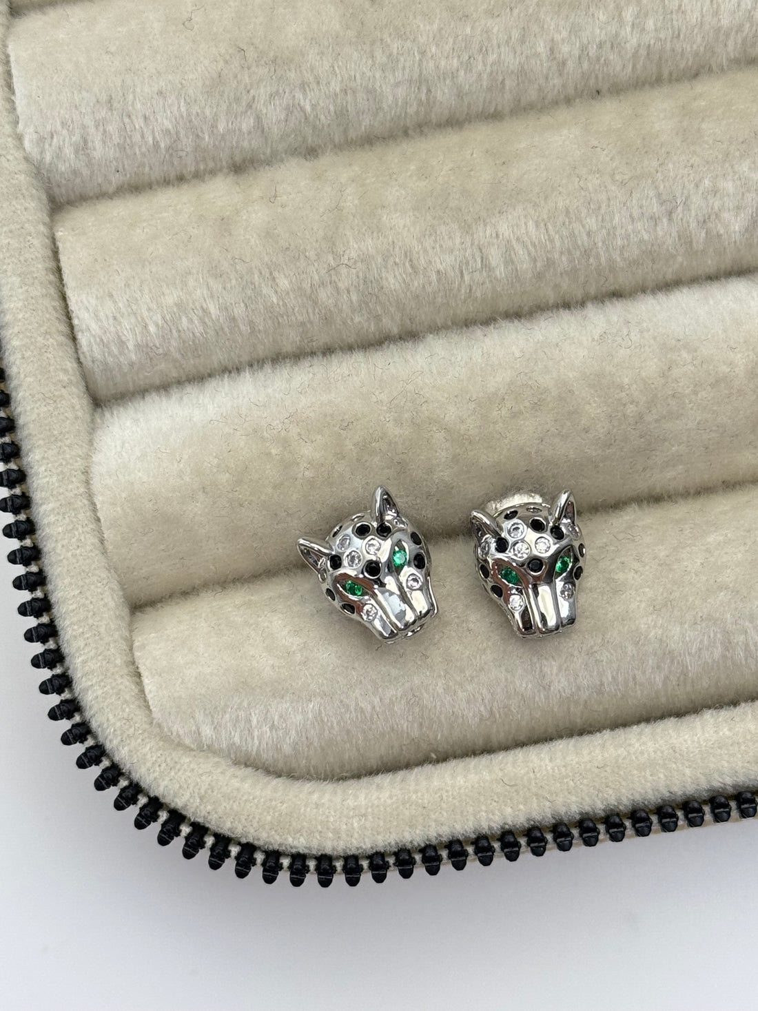 İTHAL KAPLAN DETAYLI SİLVER KÜPE