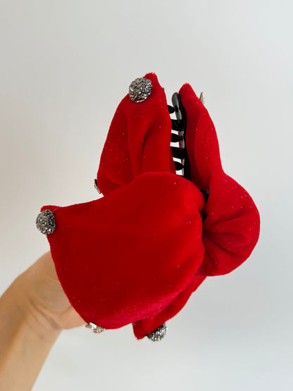 İTHAL KIRMIZI KADİFE TAŞ DETAYLI MANDAL DUBAİ TOKA