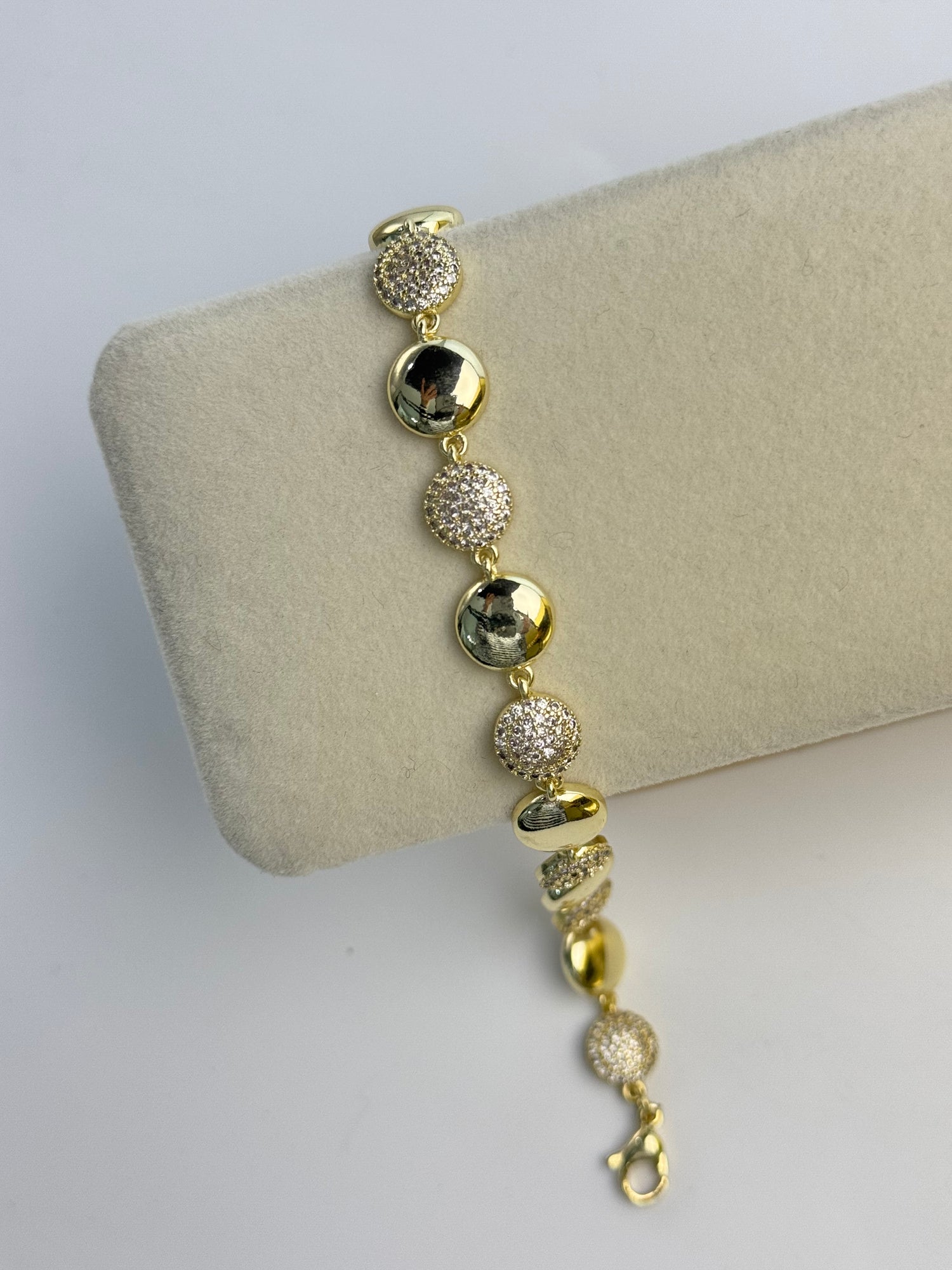 İTHAL OVAL TAŞ DETAYLI GOLD BİLEKLİK