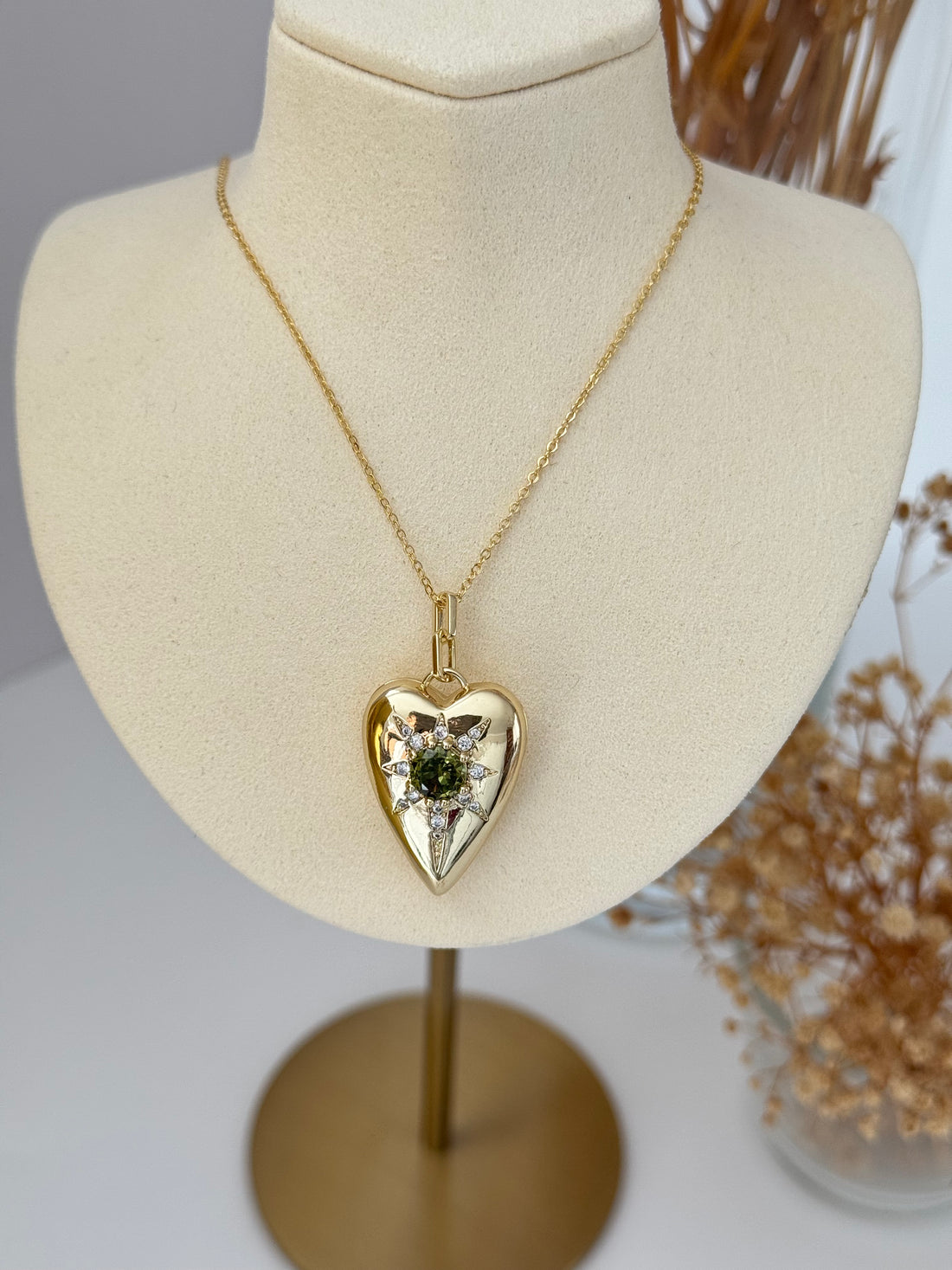 İTHAL KAPAKLI AÇILABİLİR RESİMLİKLİ YEŞİL TAŞLI KALPLİ UZUN GOLD KOLYE