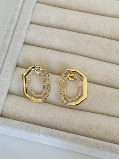 OMRA GEOMETRİK DETAYLI GOLD KÜPE