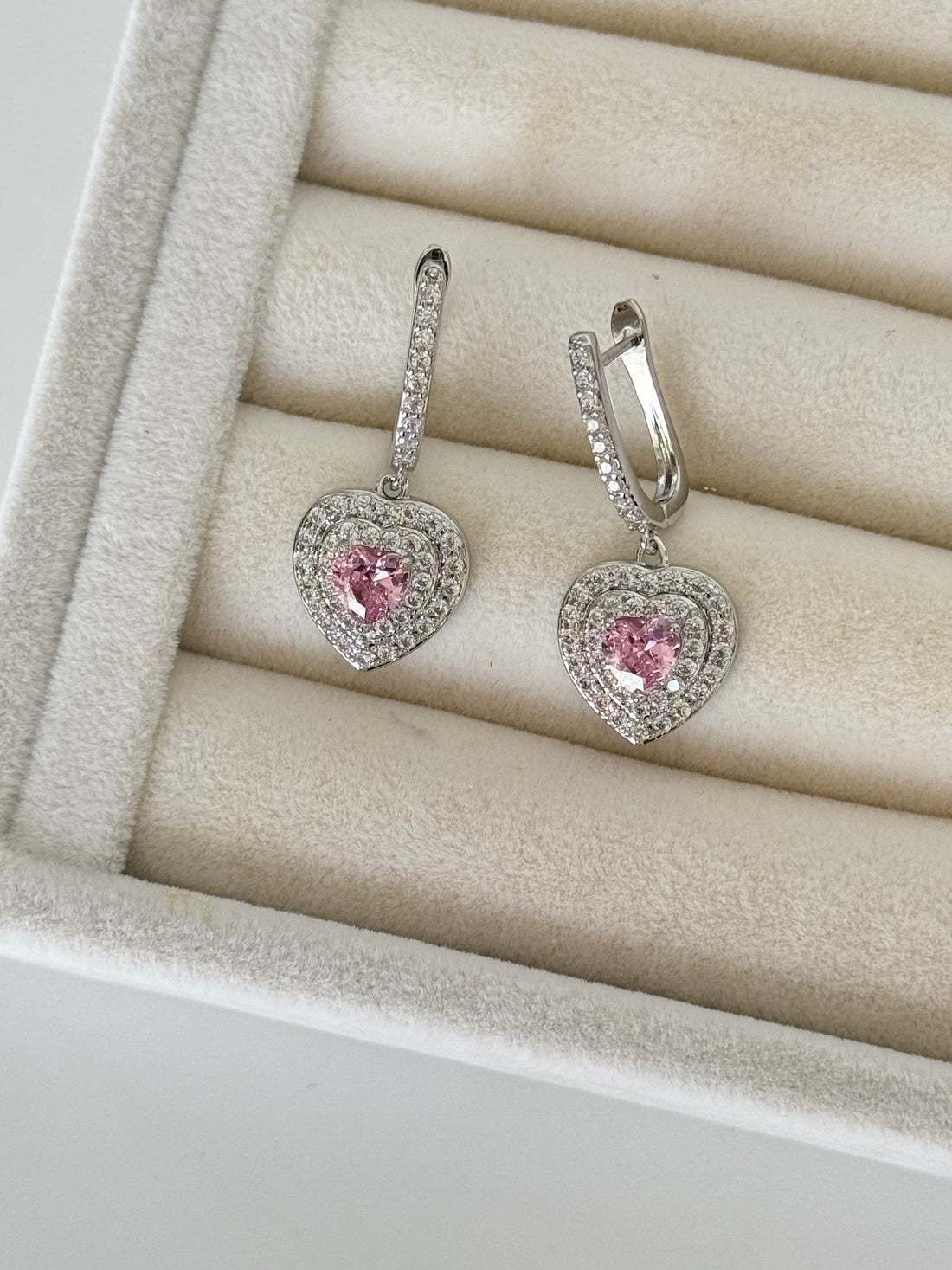 İTHAL PEMBE KALP DETAYLI ZİRKON TAŞLI SİLVER KÜPE