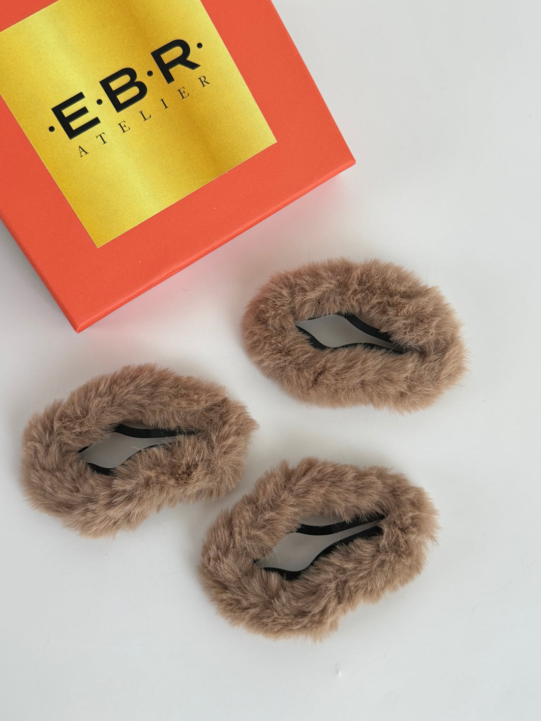 İTHAL PELUŞ KAHVERENGİ ÇITÇITLI TOKA(1 adet içindir)