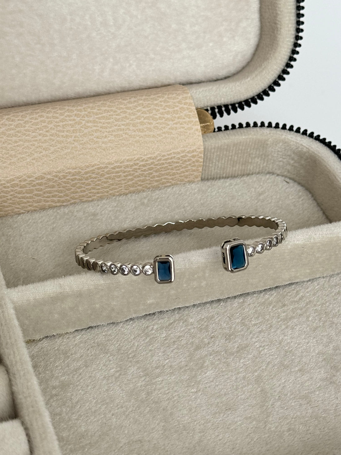 İTHAL MAVİ TAŞLI SİLVER KELEPÇE BİLEZİK