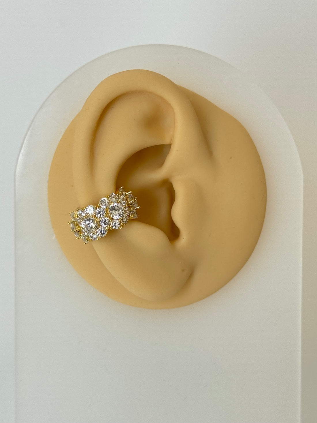 NOYA TAŞ DETAYLI GOLD KIKIRDAK KÜPE EARCUFF
