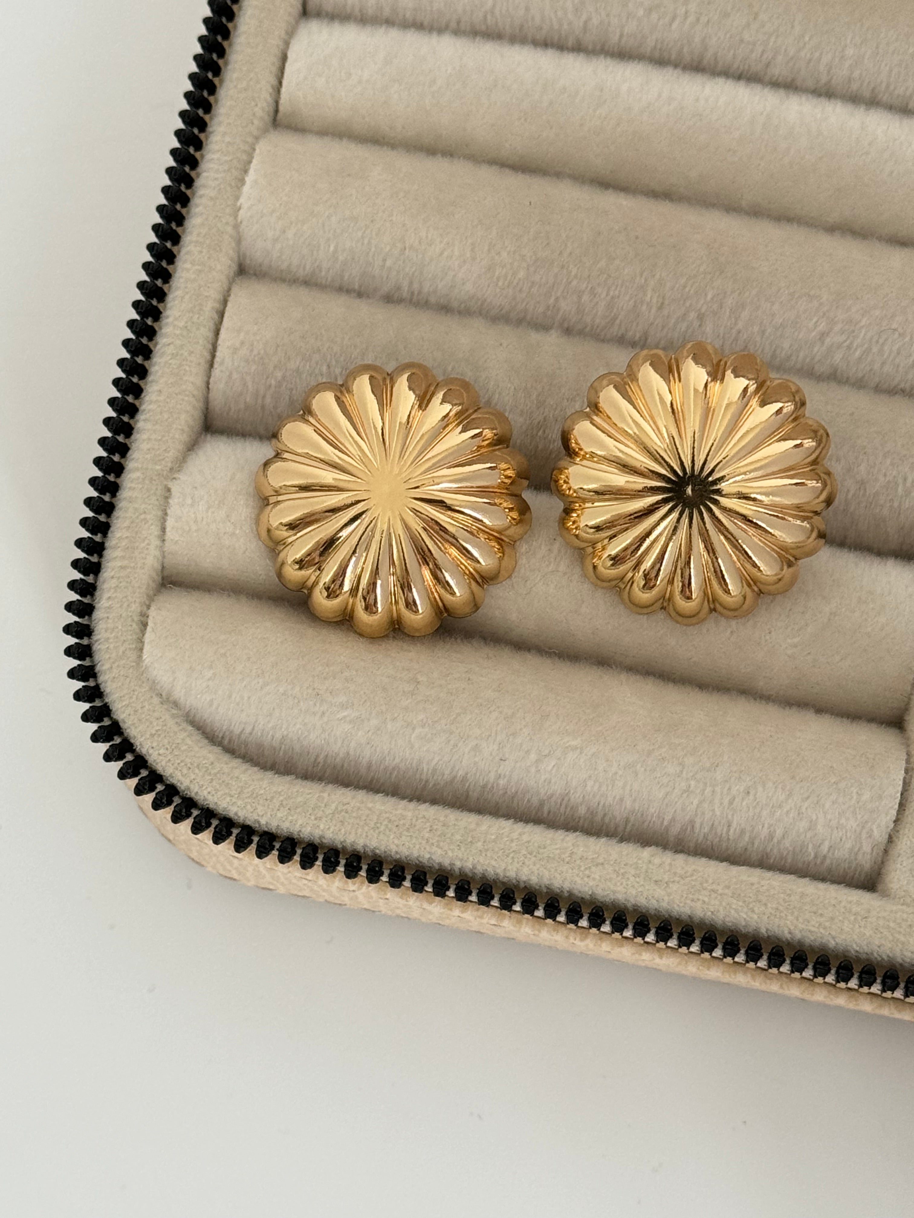 İTHAL DETAYLI GOLD KÜPE