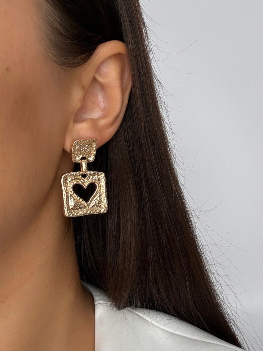 İTHAL KALP DETAYLI GOLD KÜPE