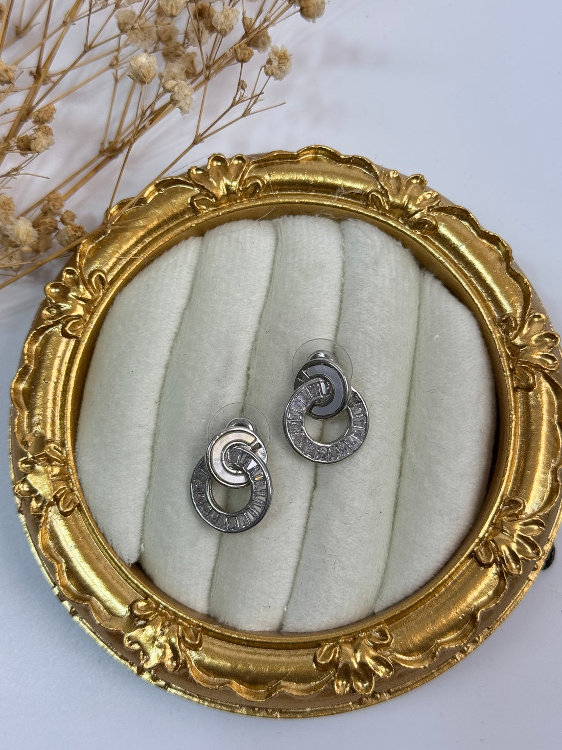 İTHAL TAŞ DETAYLI MİNİMAL HALKA KÜPE