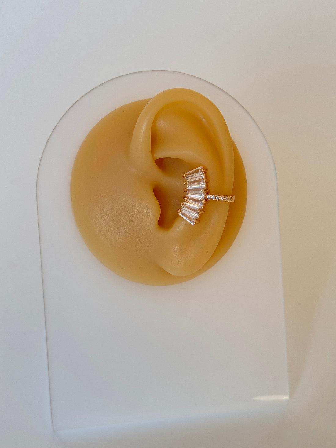 İTHAL TAŞ DETAYLI GOLD KIKIRDAK KÜPE EARCUFF