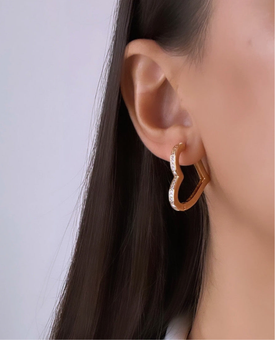 ZİRKON TAŞLI KALPLİ GOLD HALKA KÜPE