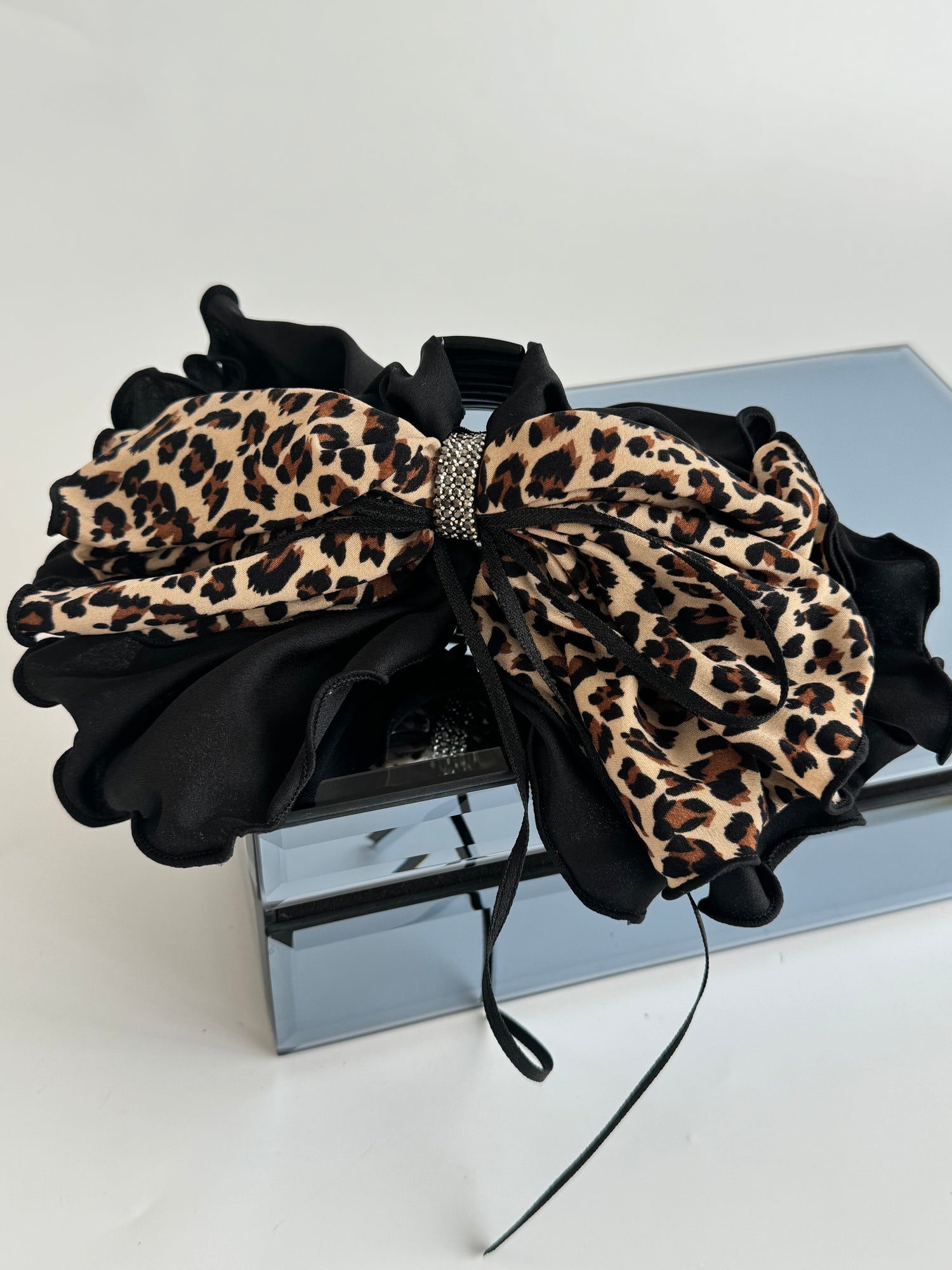 İTHAL FİYONKLU LEOPAR DETAYLI MANDAL TOKA