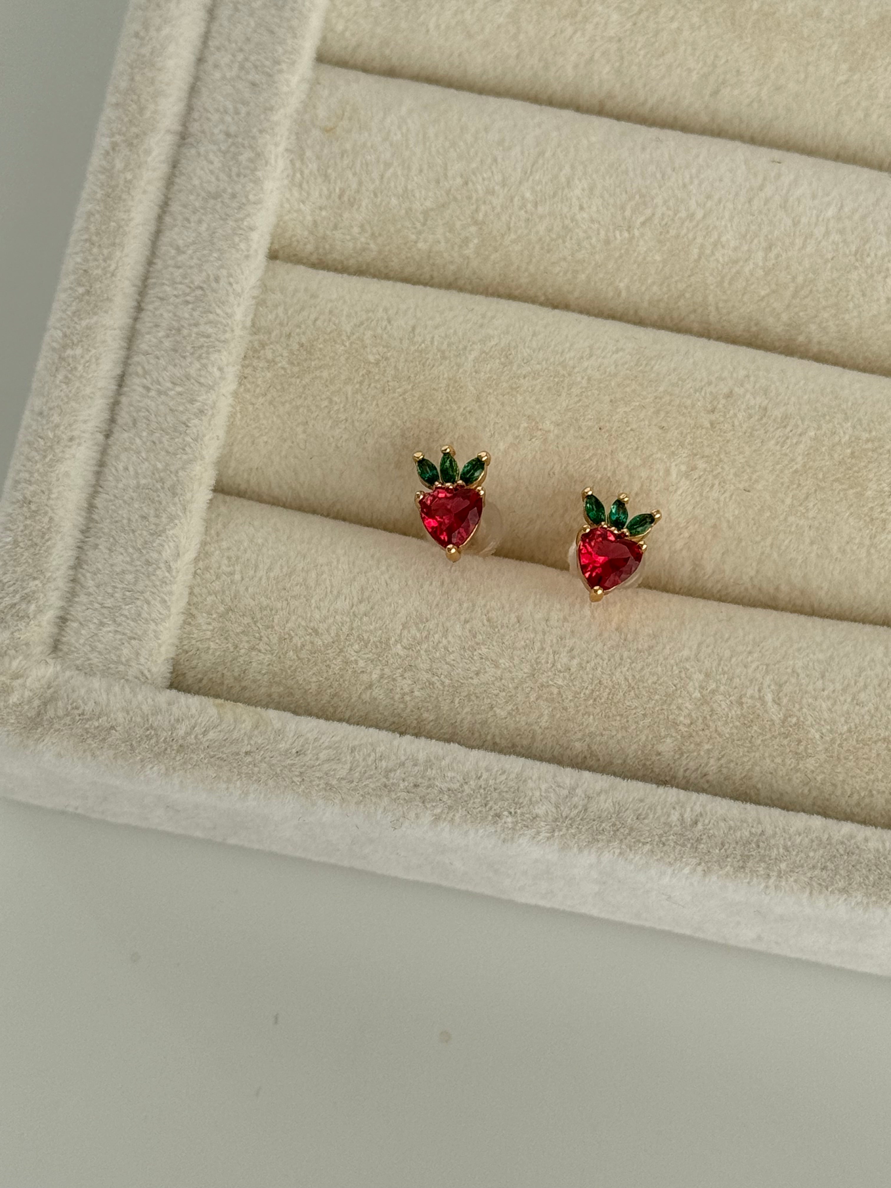 İTHAL ÇİLEK MODEL MİNİMAL KÜPE