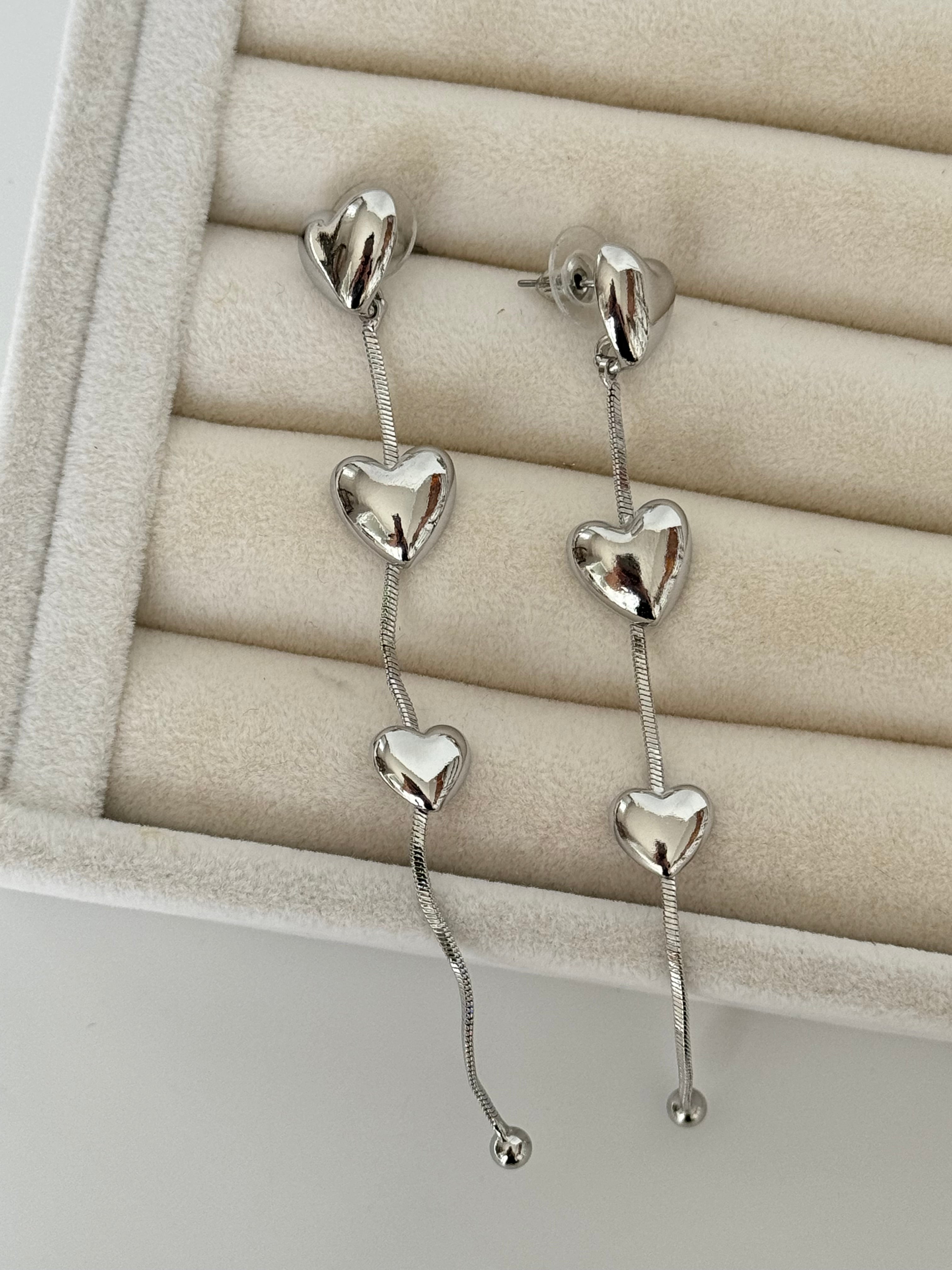 İTHAL KALP DETAYLI SİLVER KÜPE