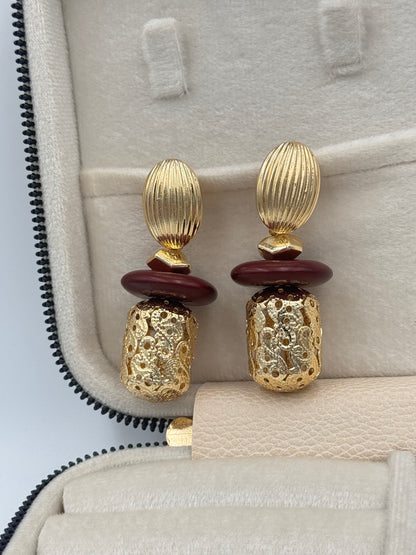 İTHAL MOTİF İŞLEMELİ BORDO DETAYLI GOLD KÜPE