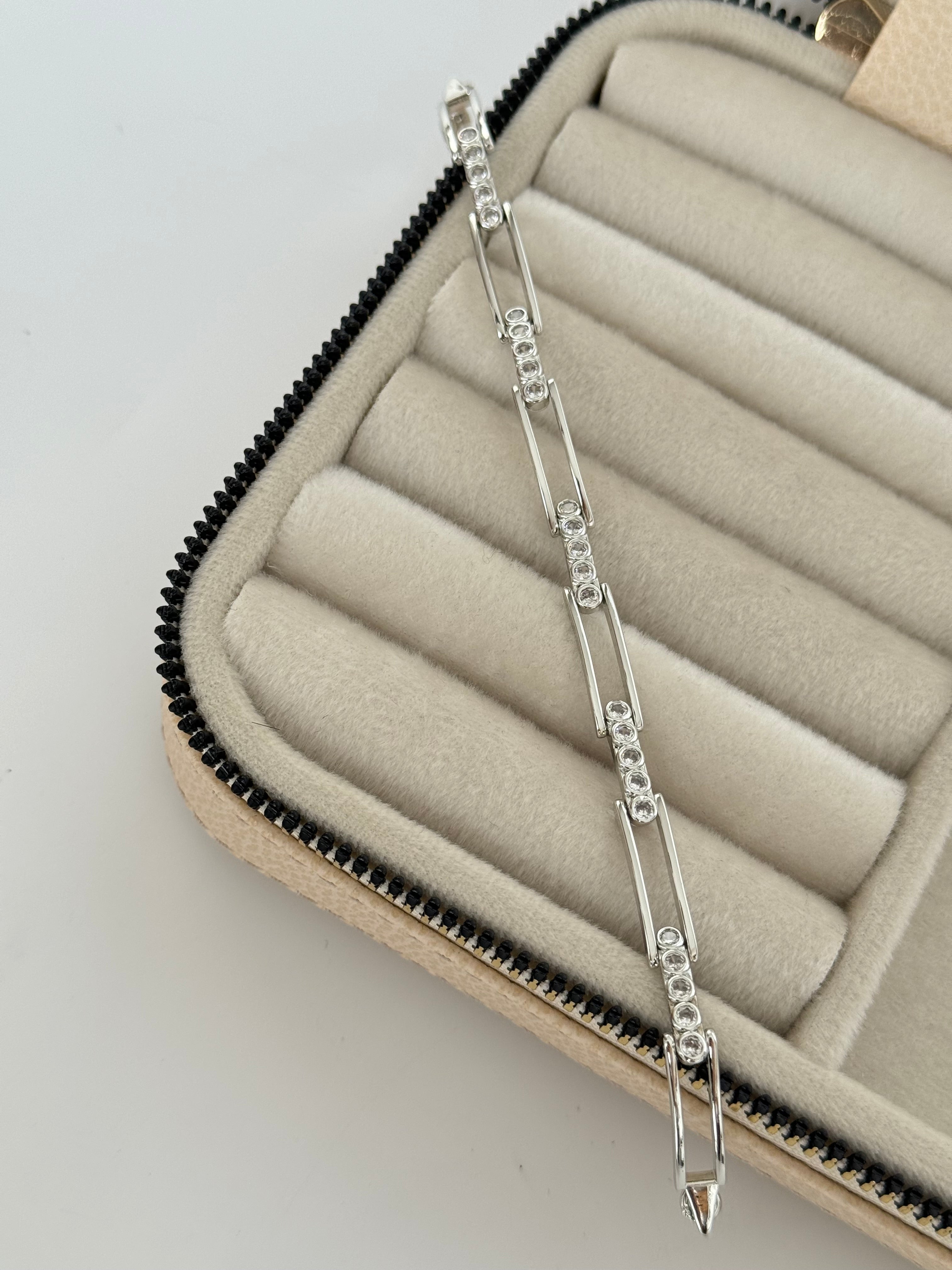 İTHAL DETAYLI SİLVER BİLEKLİK