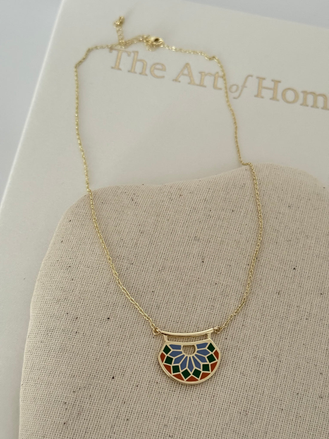 MAELLE VİTRAY DESENLİ GOLD KOLYE