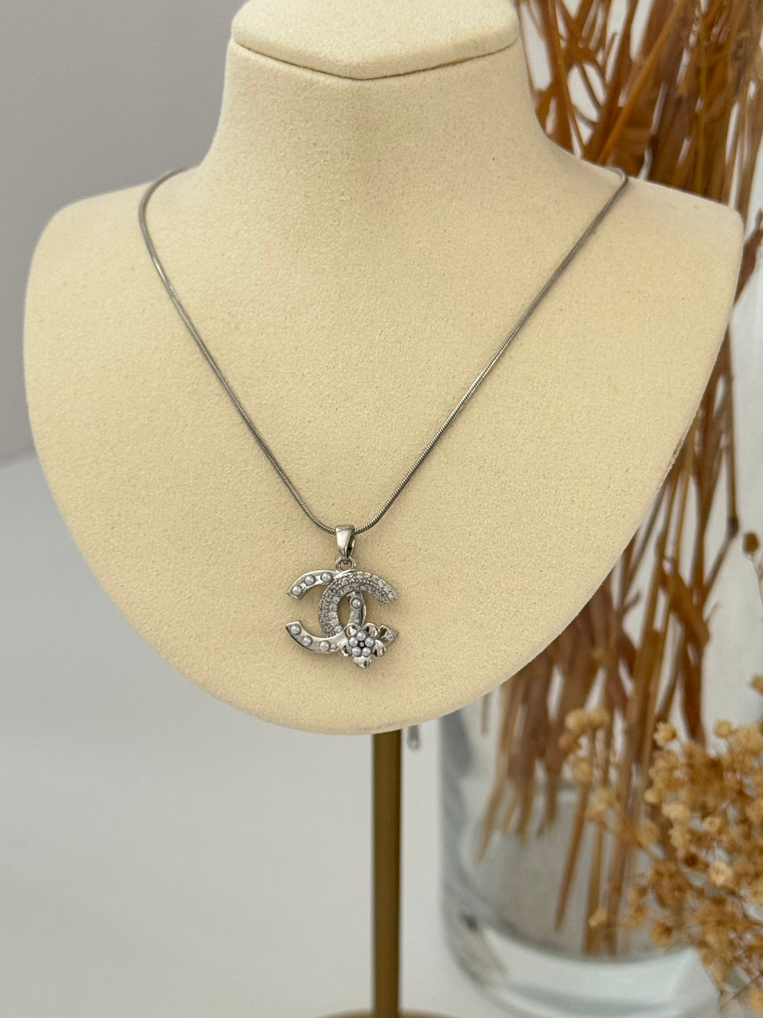 İNCİ DETAYLI MARKA MODEL SİLVER ÇELİK KOLYE